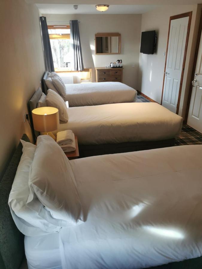 West End Hotel ネアン エクステリア 写真