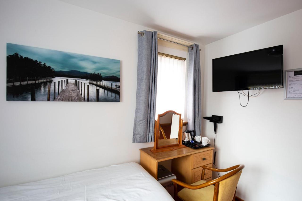 West End Hotel ネアン エクステリア 写真